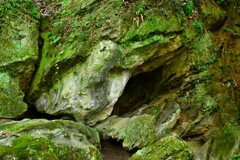 くぐり岩　願いが叶う