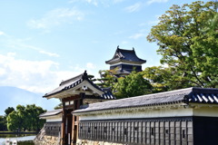 日本100名城　黒門から望む松本城