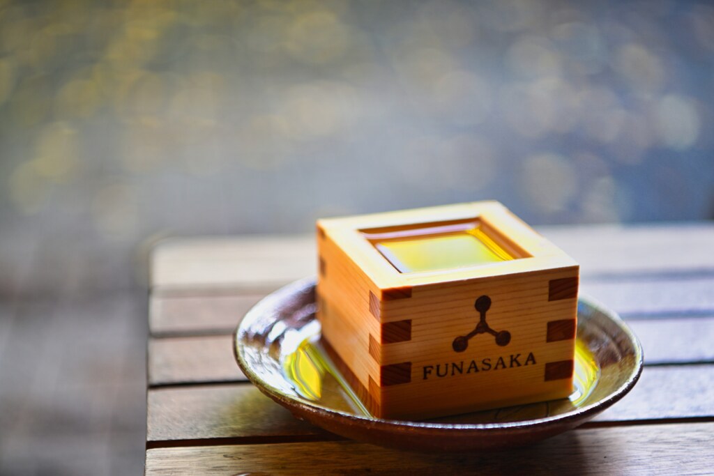 映る銀杏の色付き