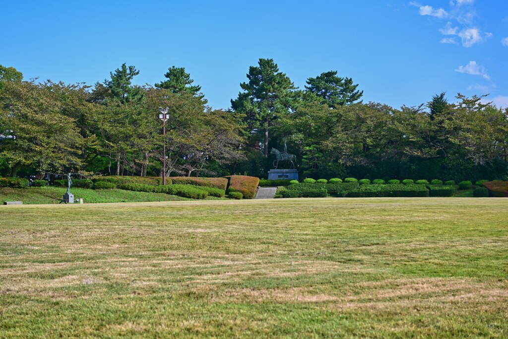 高岡古城公園　前田利長公像　日本100名城