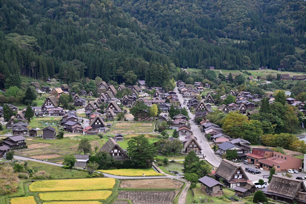 現建築も　白川郷