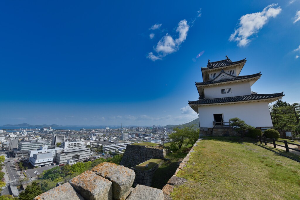 天守と丸亀市街