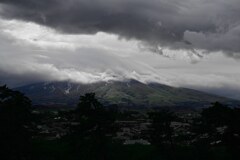 雲に沈む岩木山☆