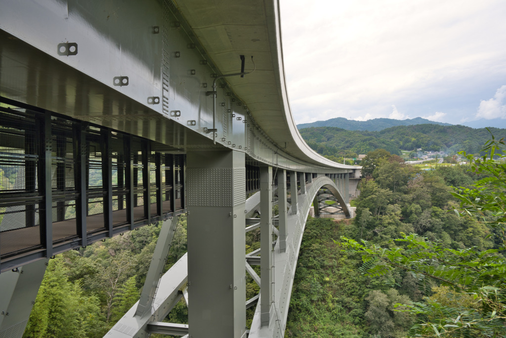 上は高速道路