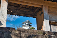 日本100名城　四足門から天守を望む