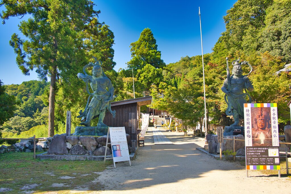 階段を上った先にある観音正寺　03　観音寺城跡