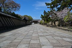 東大門　法隆寺