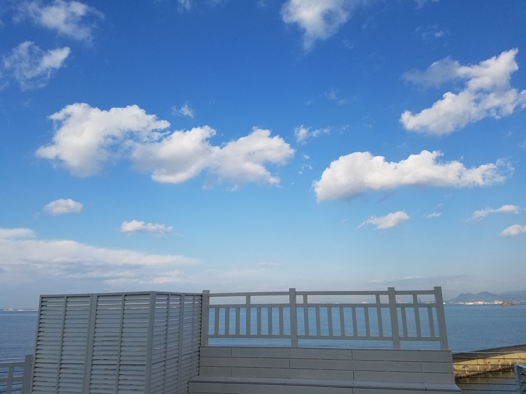 青空、白い雲