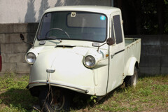 島で見かけた車