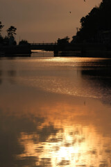 水面の夕陽