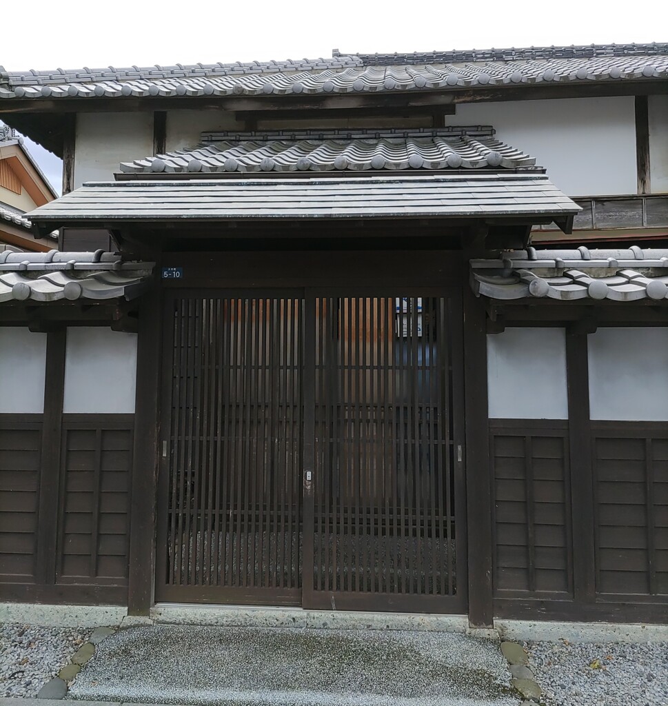 【建】通