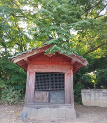 【建】社