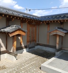 囲[塀]