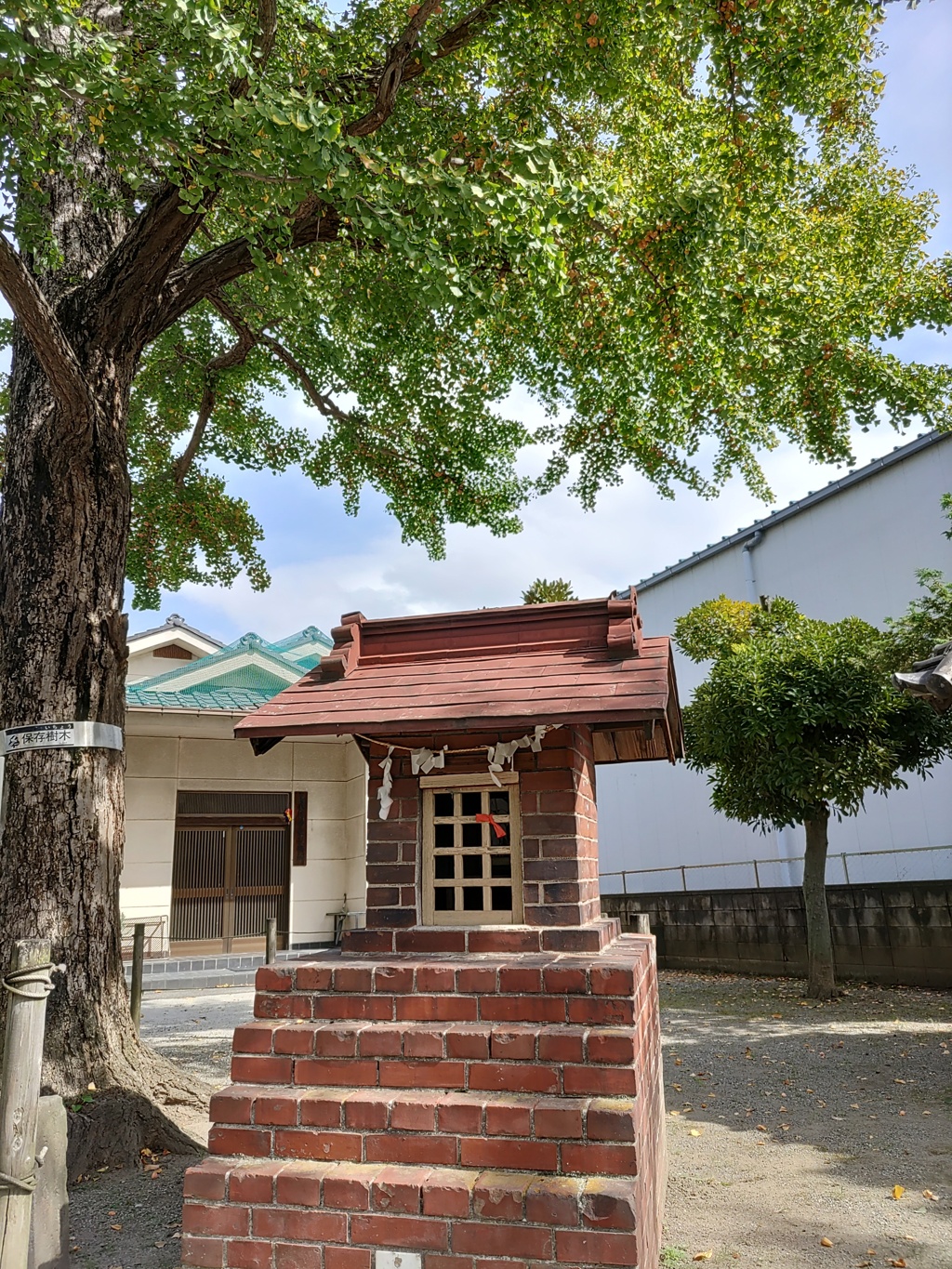 『稲荷社』