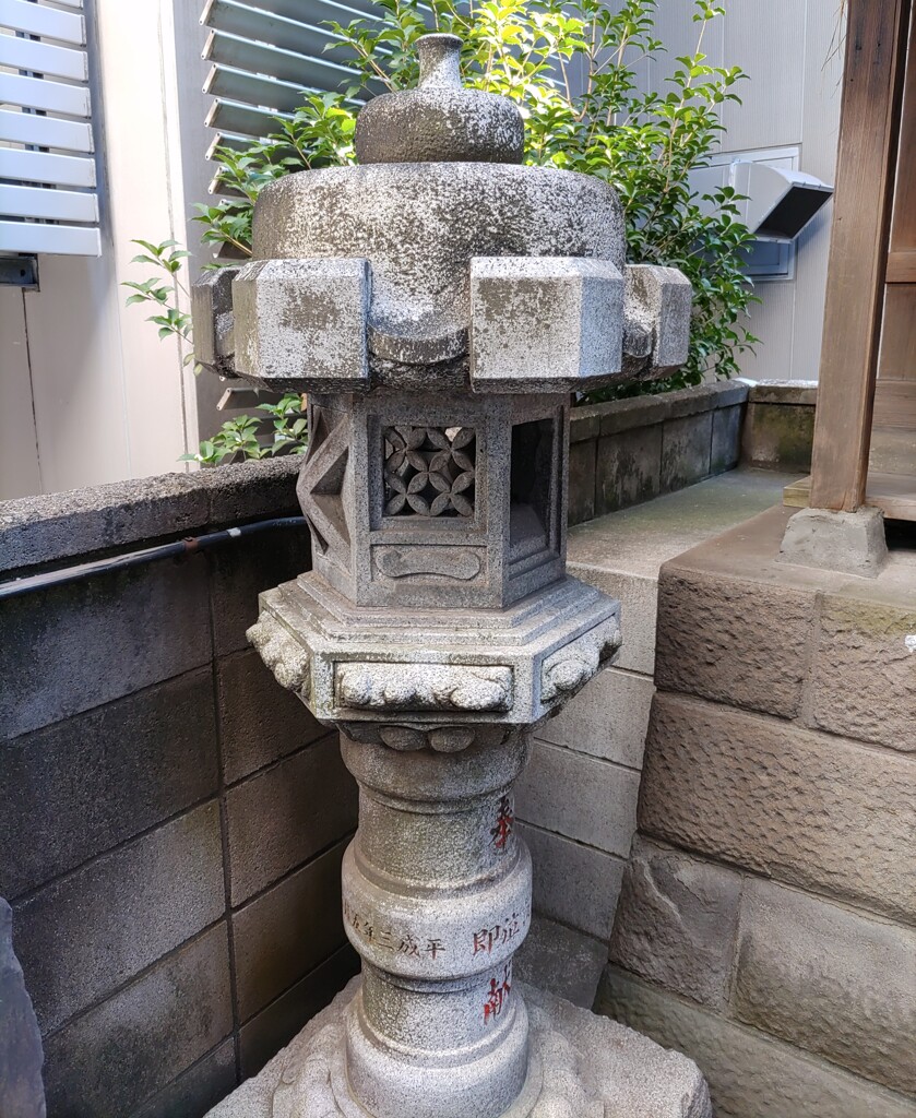 [六角灯篭]