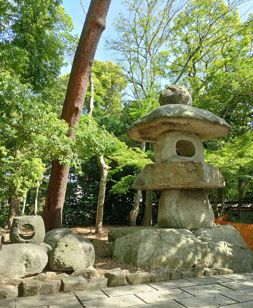 [神徳灯籠]
