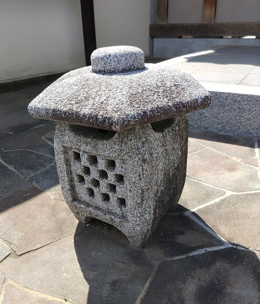 [天下茶屋置灯籠]