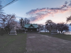 神社と桜
