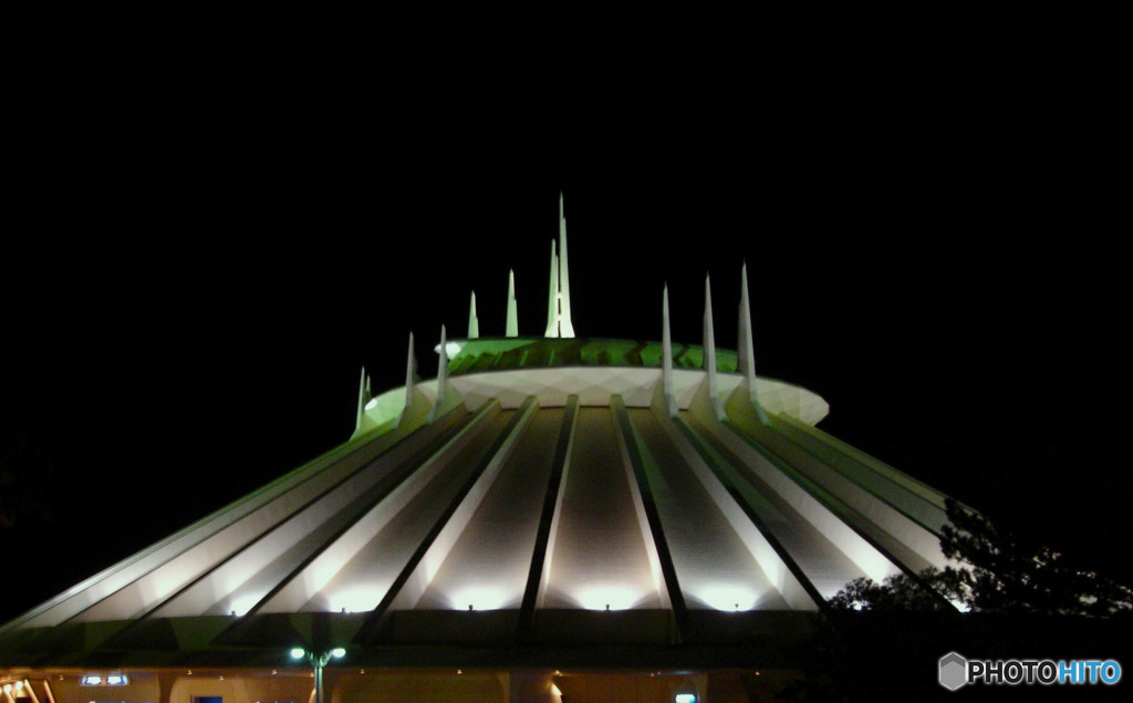 或る晩  未確認飛行物体 降り立つ  