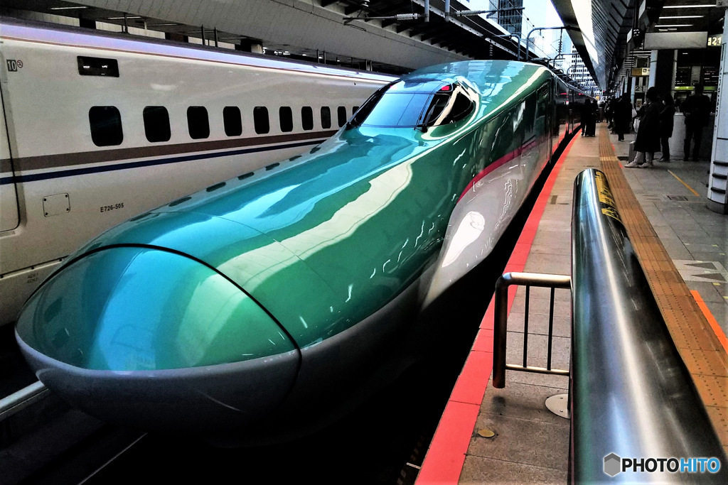    朝８時のホームで