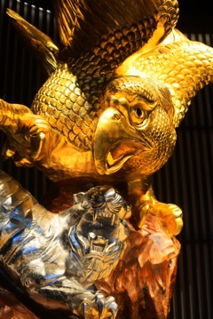 黄金の鷲と白銀の虎