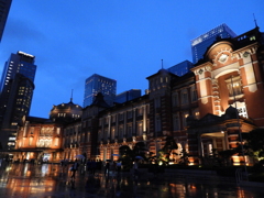雨の東京駅