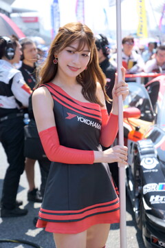 YOKOHAMA  ADVAN  GAL  葉月えみりさん  