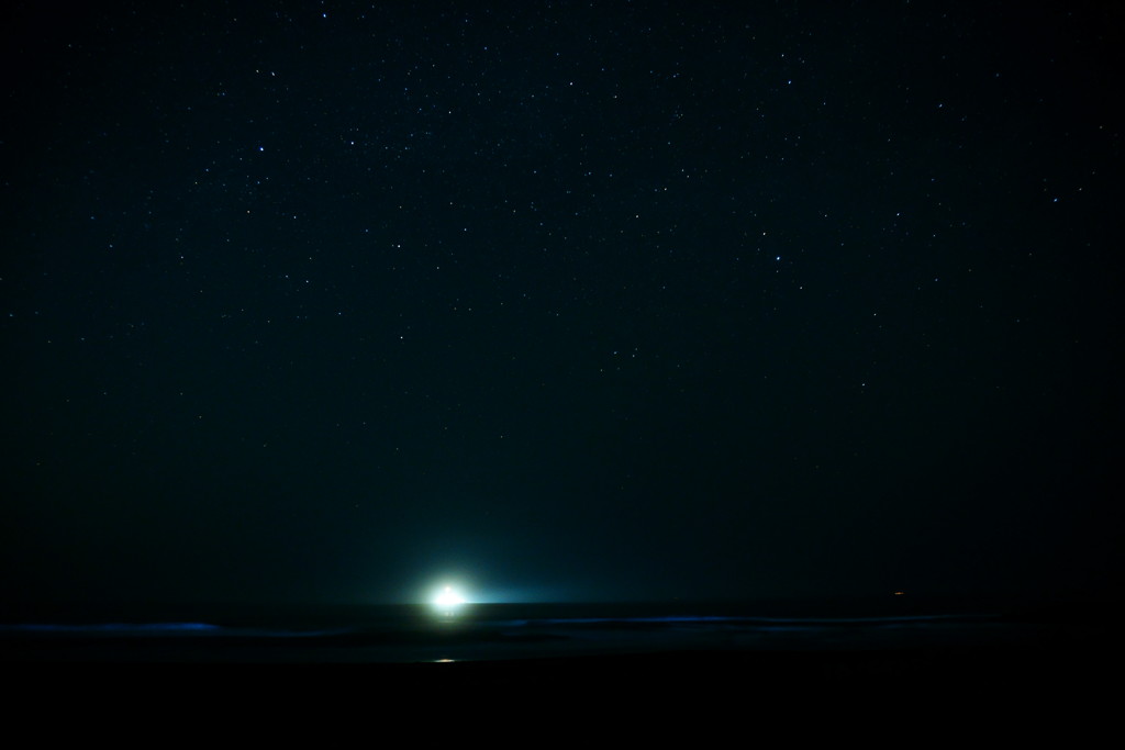 イカ漁船と星空