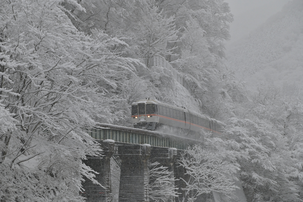 大雪の中を　②