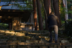 夕暮れの百済寺仁王門