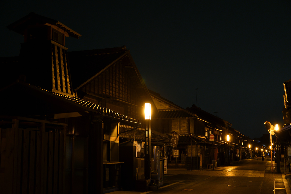 夜の犬山城下町