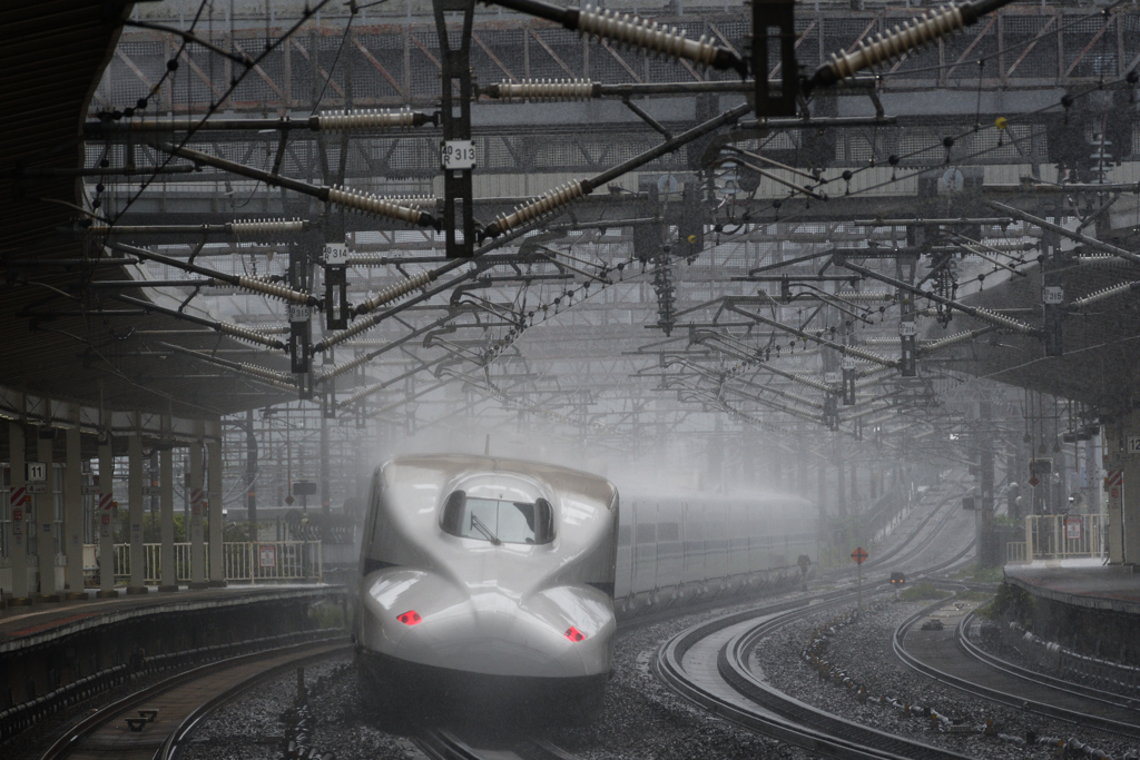 雨の米原駅