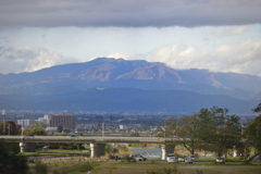 朝日岳を遠方より