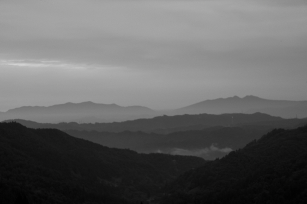連なる深山