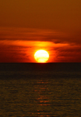 真夏の日本海に沈む