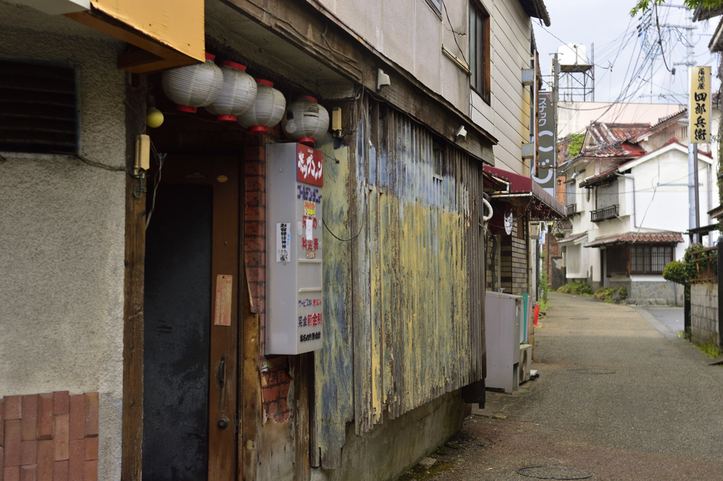 繫華街の裏路地②