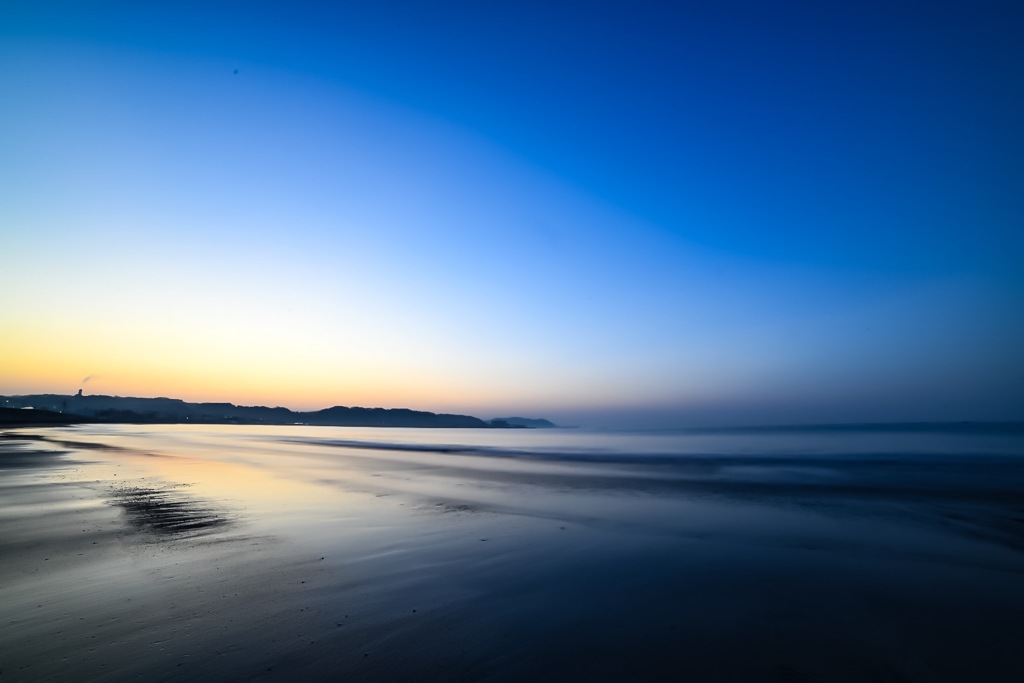 由比ヶ浜の夜明け