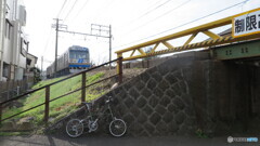 静岡鉄道　電車とモールトン