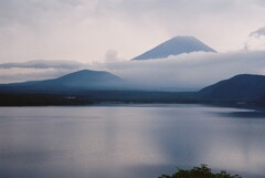 本栖湖と富士山（フィルムカメラver）