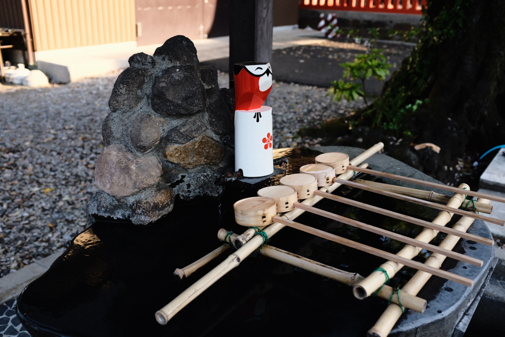手水舎の木鷽
