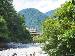 鱒止まり　列車通過