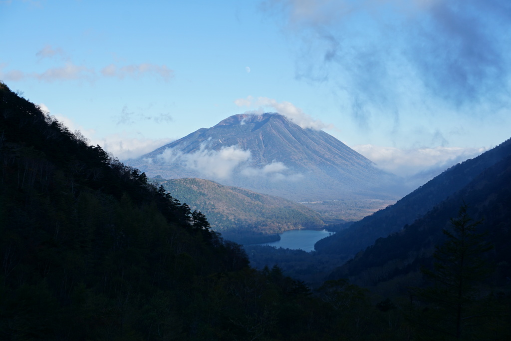 男体山