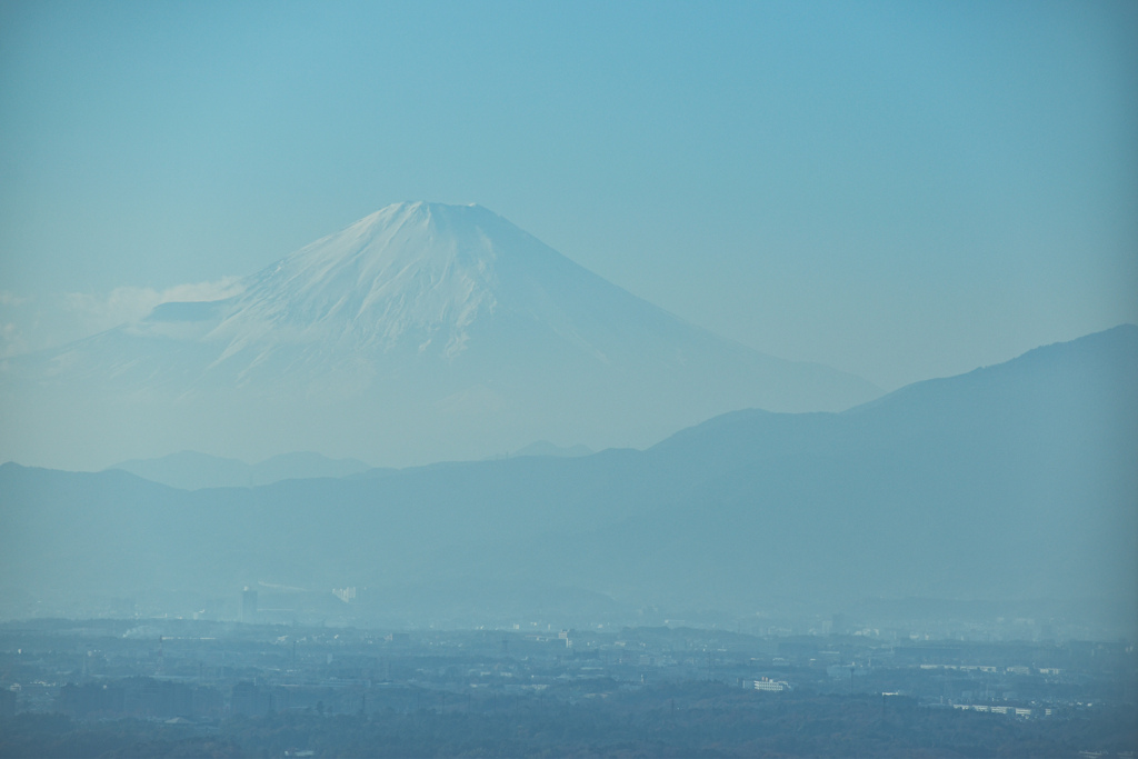 白日に浮かぶ日本富士