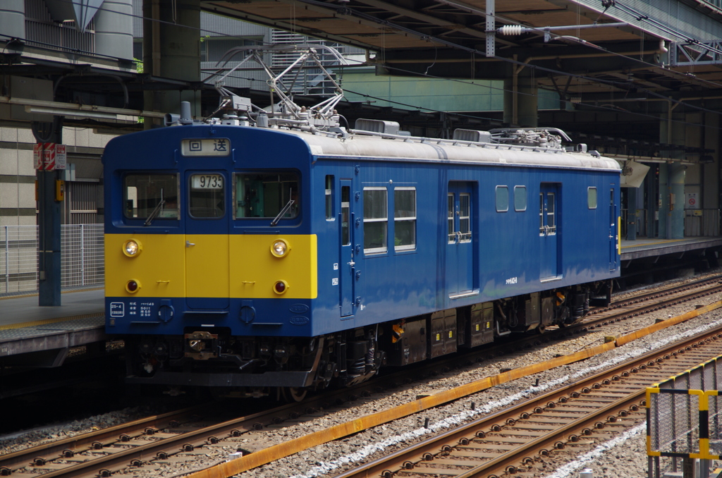 都会の単行列車