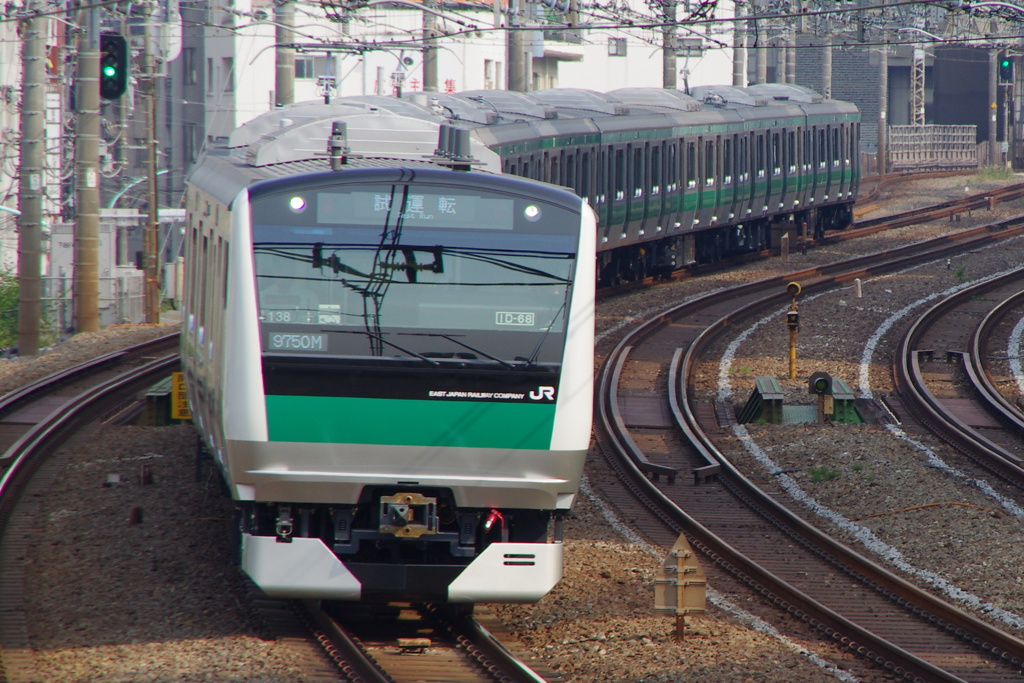 都会の最新鋭列車