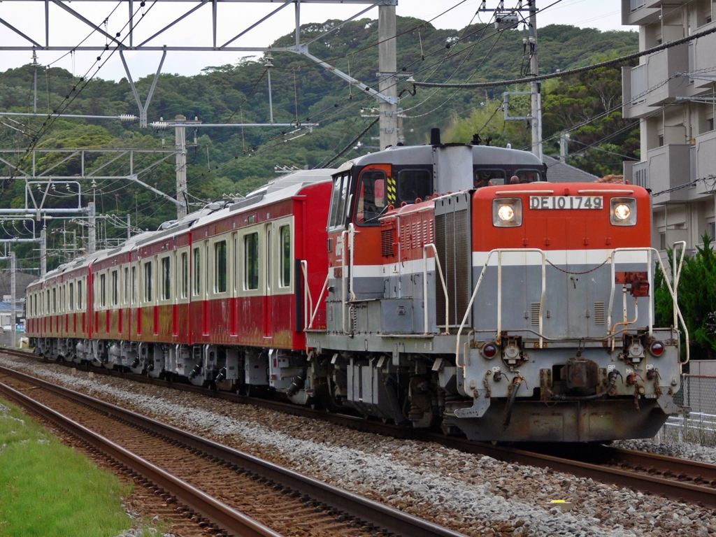 赤い電車　仲間入り