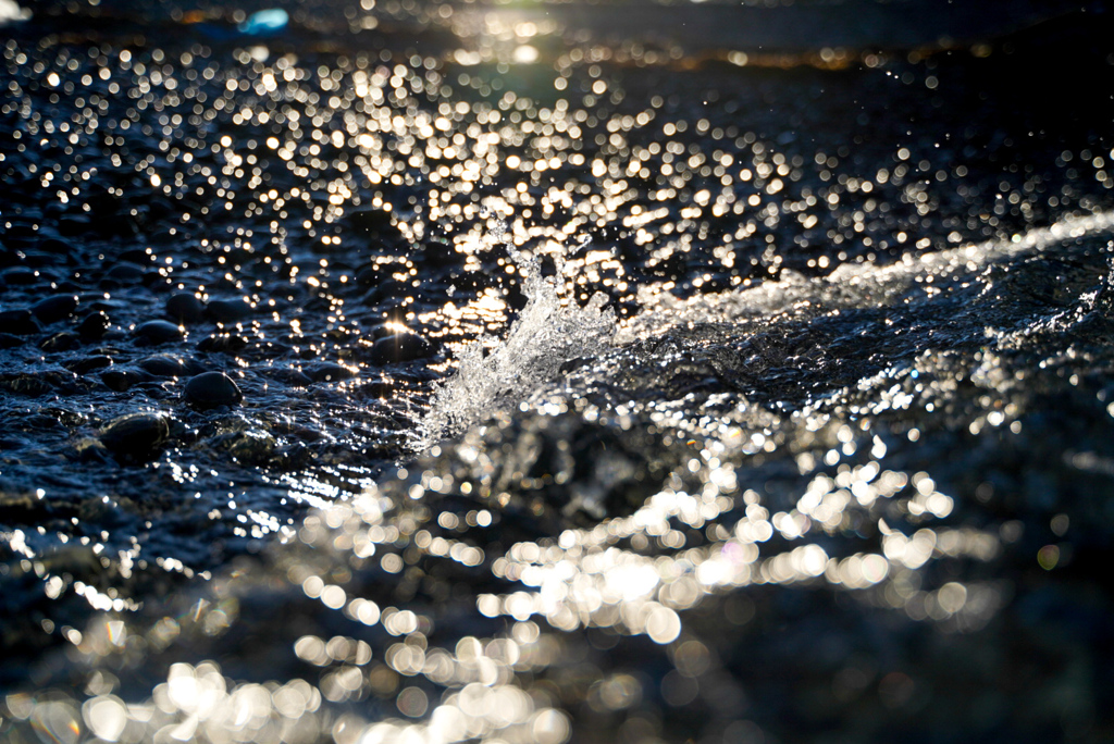 夕焼けの水遊び