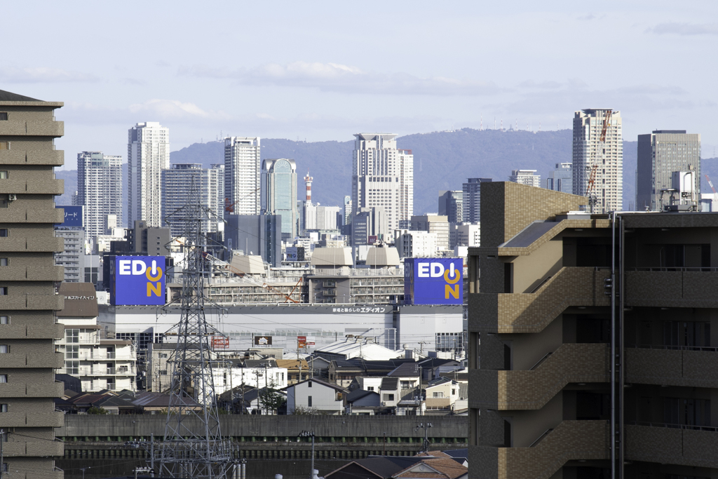 マンションからビル群を臨む（１）