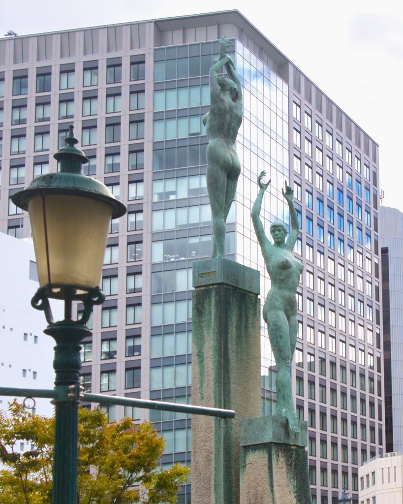 街燈と女神