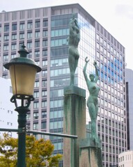 街燈と女神